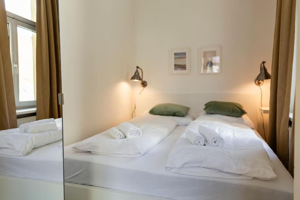 Savoir-Vivre In Unserer Zentralen Balkonwohnung Viyana Dış mekan fotoğraf