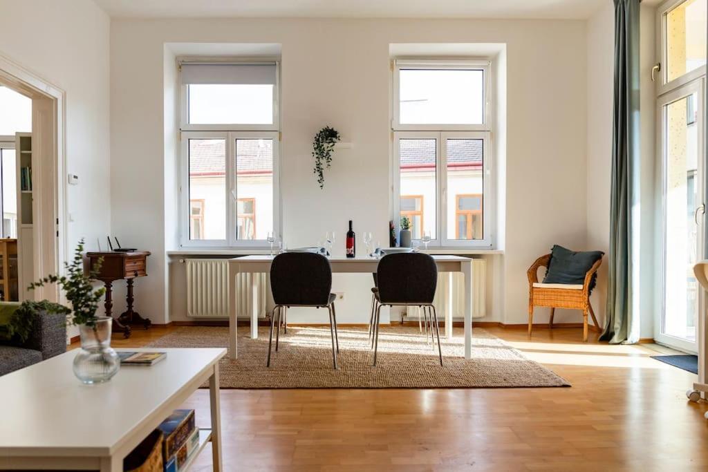 Savoir-Vivre In Unserer Zentralen Balkonwohnung Viyana Dış mekan fotoğraf