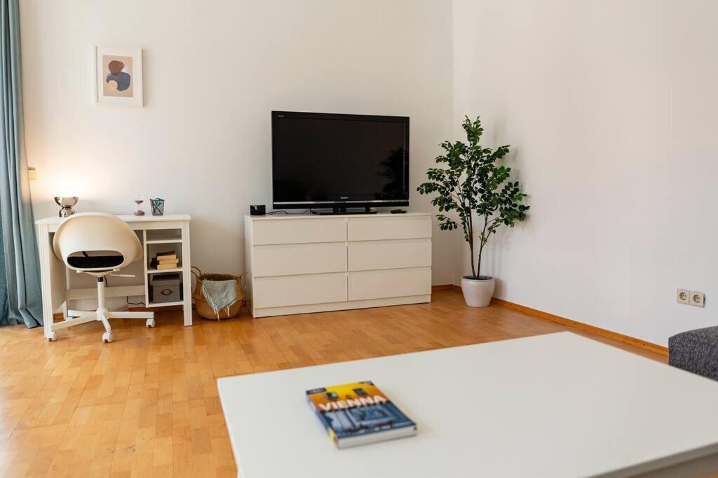 Savoir-Vivre In Unserer Zentralen Balkonwohnung Viyana Dış mekan fotoğraf