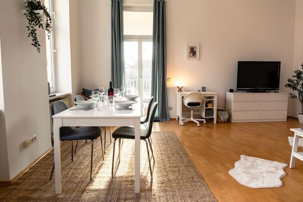 Savoir-Vivre In Unserer Zentralen Balkonwohnung Viyana Dış mekan fotoğraf