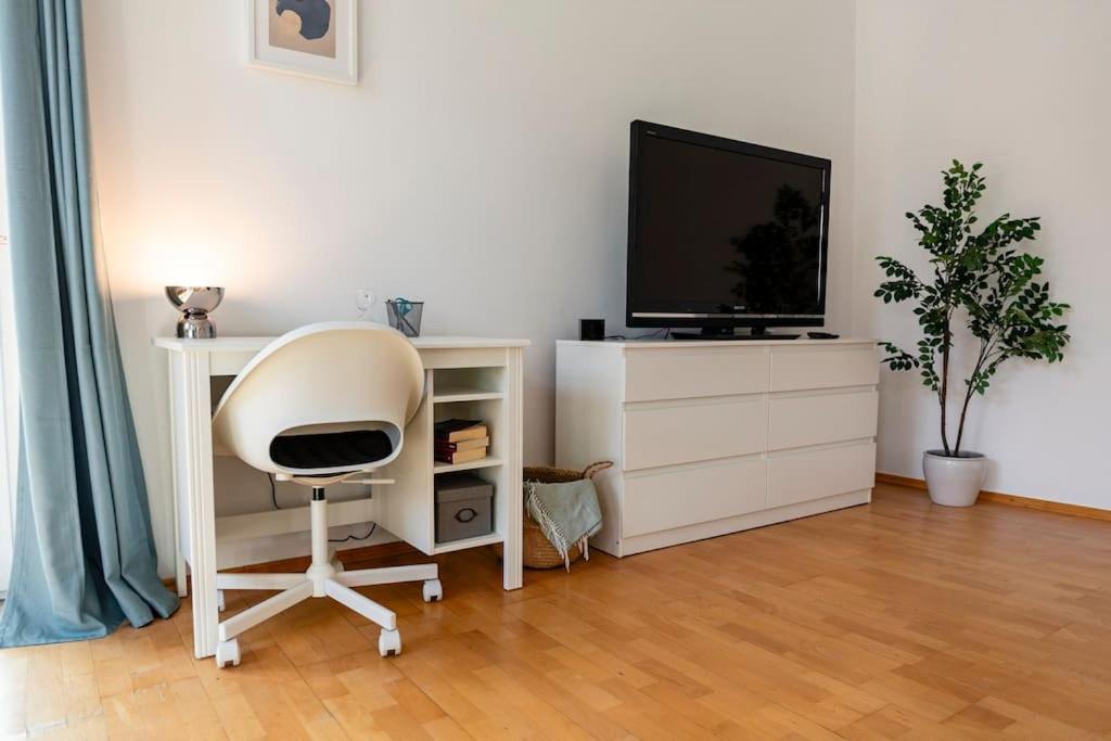 Savoir-Vivre In Unserer Zentralen Balkonwohnung Viyana Dış mekan fotoğraf